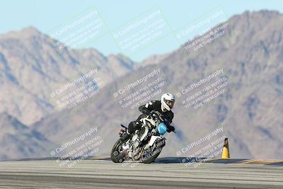 media/Dec-01-2025-Moto Forza (Mon) [[2daa91e15f]]/3-Beginner Group/Session 4 Turn 9/